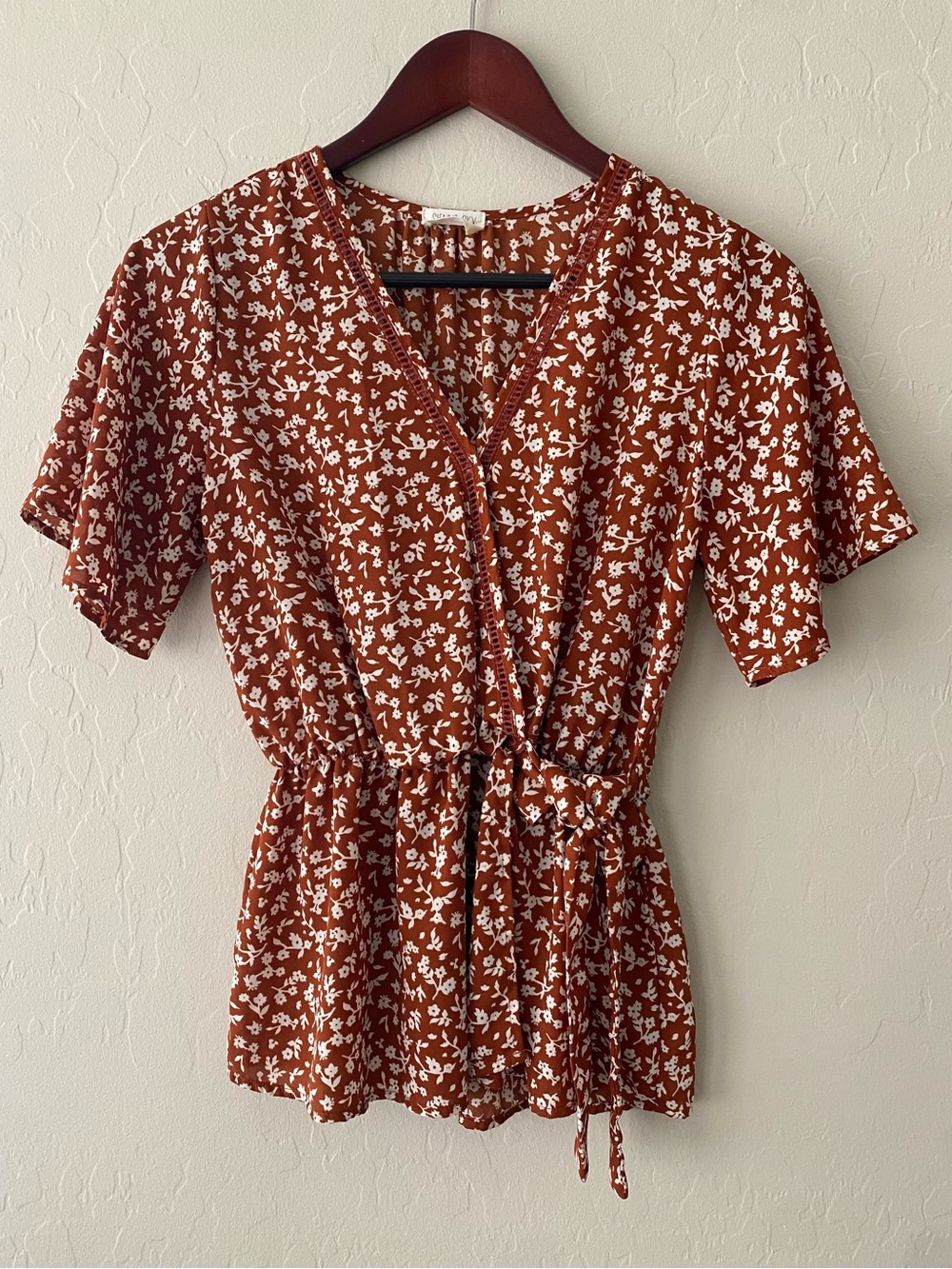 Rust Floral V-Neck Drawstring Peplum Top - Women Size S